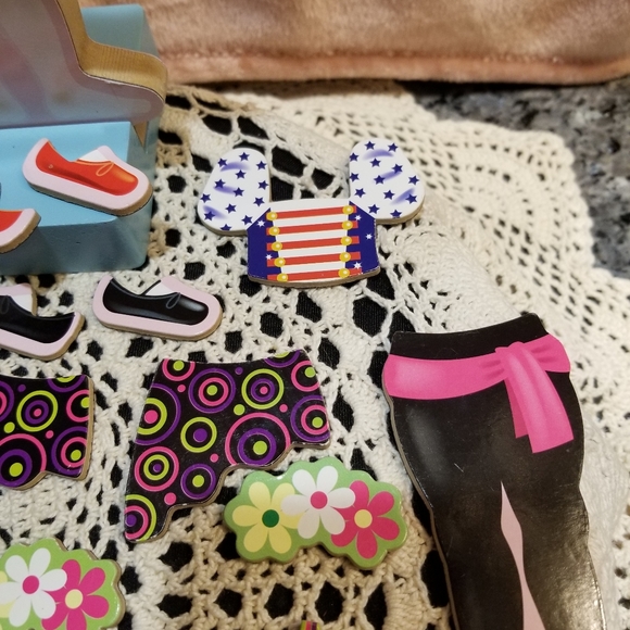 EUC 54 pcs. 2 magnetic dress dolls - Picture 3 of 13